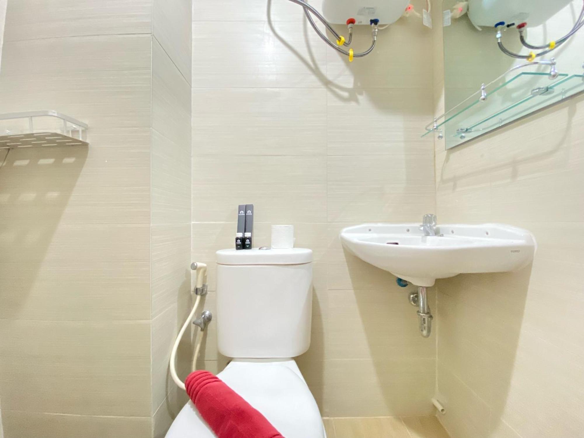 Minimalist And 1br At Gateway Pasteur By Travelio Apartemen